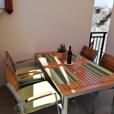 Apartman Bracera Примоштен Экстерьер фото